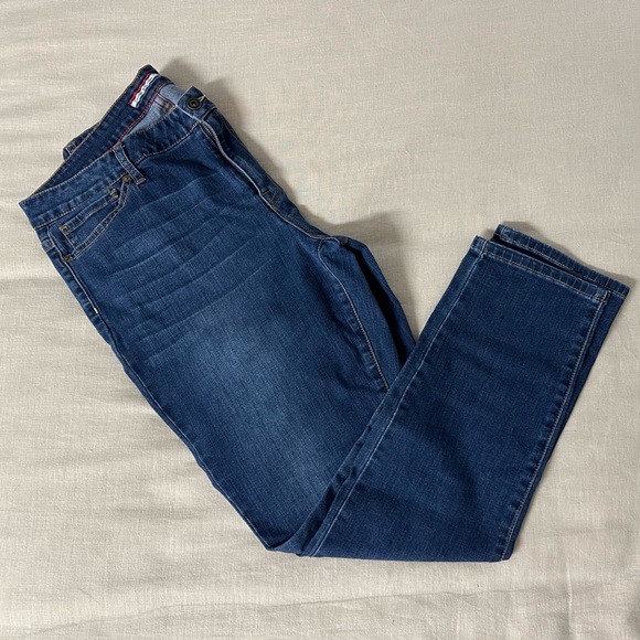 Tommy Hilfiger Jeans 🛍️ - Picture 4 of 6